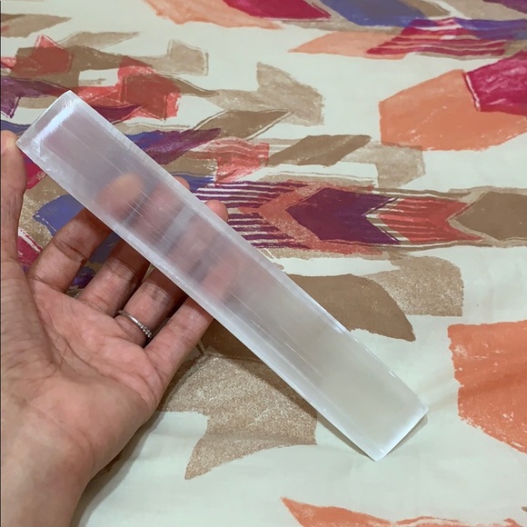 Large Selenite Crystal Wand. Brand New - Picture 3 of 3